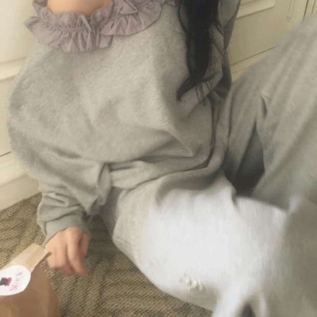 2만원 급처! 미뮤즈씨 프릴리 오프 맨투맨 오프숄더 그레이