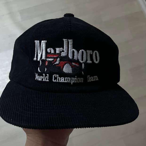 말보로(Malboro) 블랙 코듀로이 레이싱캡