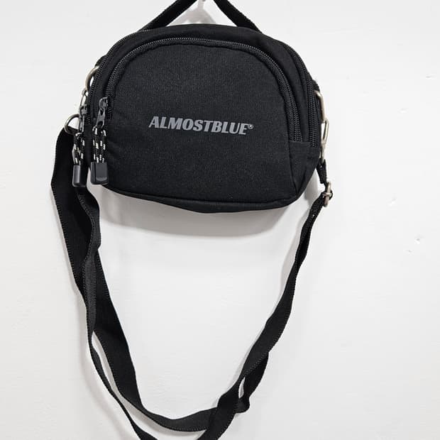 올머스트블루(AlmostBlue) 파우치 미니 크로스백 