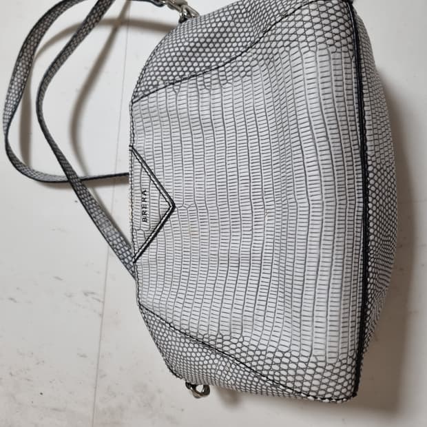 브레라 화이트 리자드 백팩