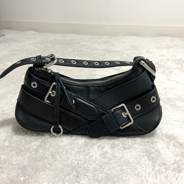 ZARA 블랙 포인트 디테일 가방