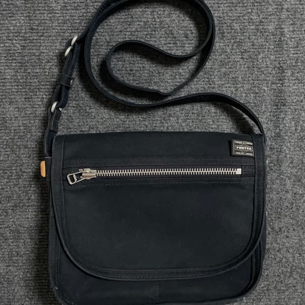 포터 네이비 메신저백