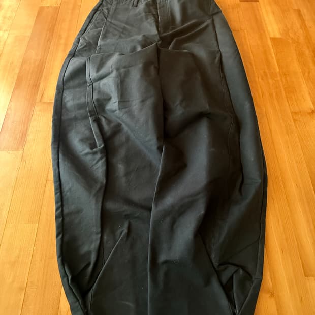 아모멘토 턱 팬츠