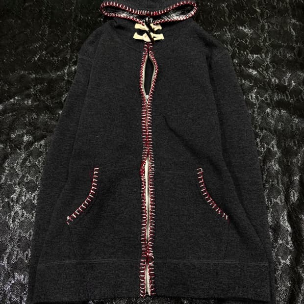 “M.f” Minimal Mood Red Stitch Detail Hoo
