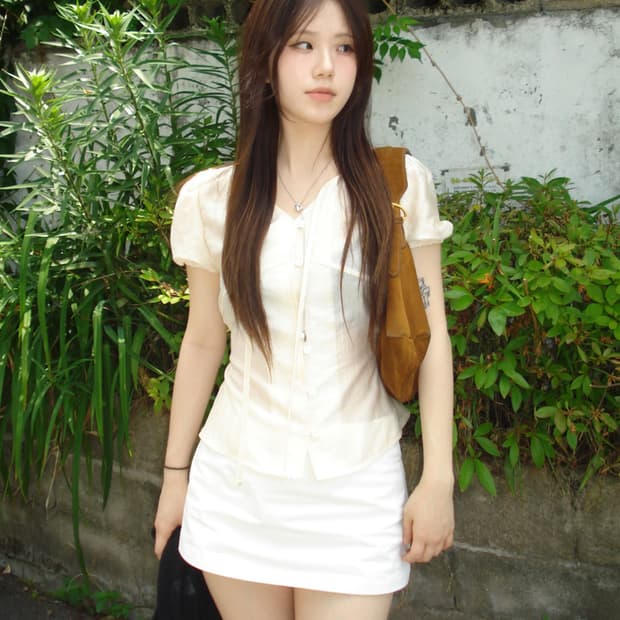 아워캐비넷 sage satin blouse