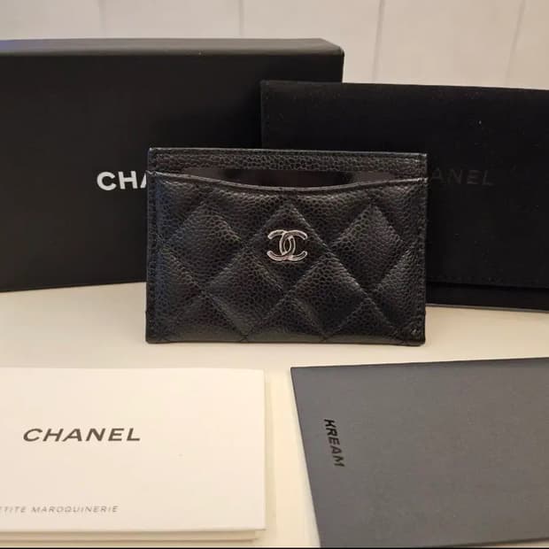 [정품] 샤넬 클래식 카드 홀더 그레인드 카프스킨 & 실버 메탈 블랙