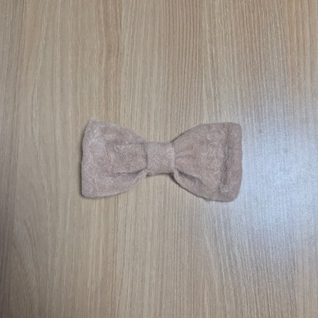 리즈리사 기모리본브로치 베이지칼라