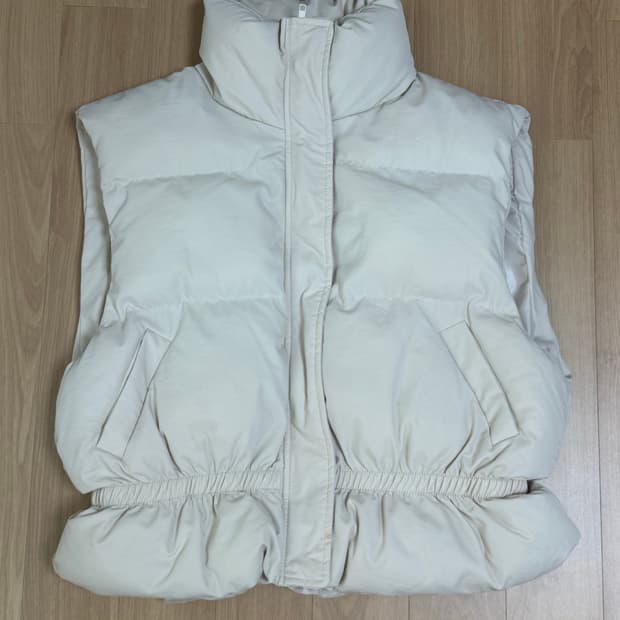 하이넥 패딩 조끼 아이보리