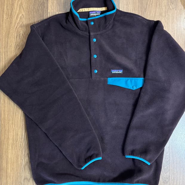 파타고니아 헤비웨이트 신칠라 옵시디언 플럼 M사이즈 팝니다.