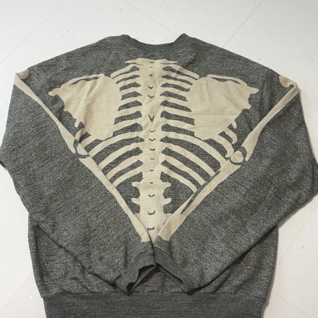 캐피탈 본 크루넥 스웻셔츠