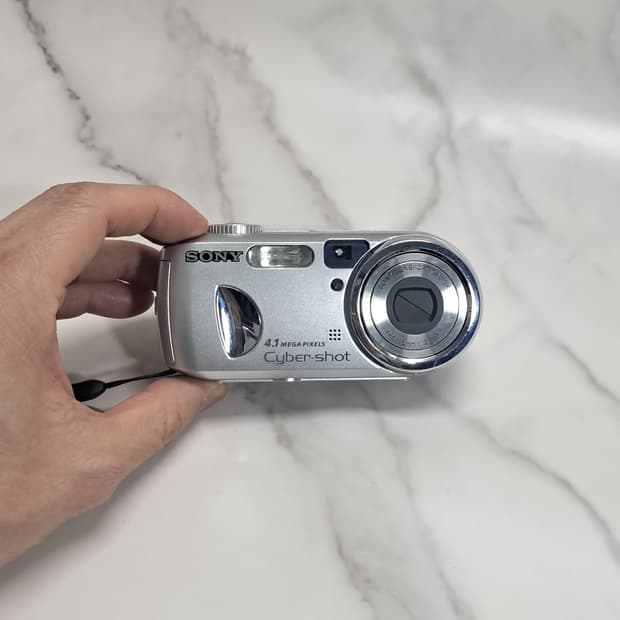 레트로 감성! 소니 사이버샷 DSC-P73 빈티지 카메라
