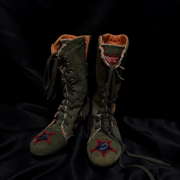 “Unknown” 00’s Kitsch Rare Design Khaki 