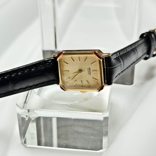 80's90's 빈티지 세이코 사각 탱크 레드 엣지 워치