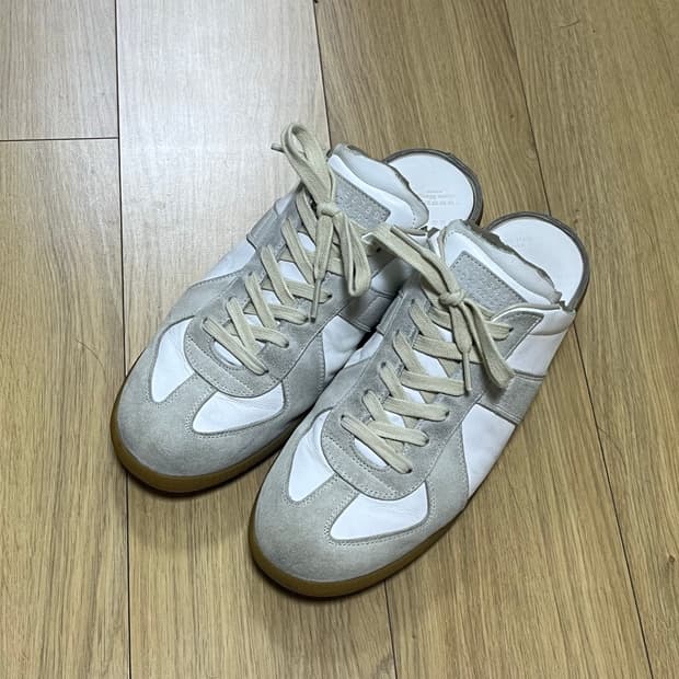 마르지엘라 독일군 컷아웃 뮬 스니커즈 41(260)