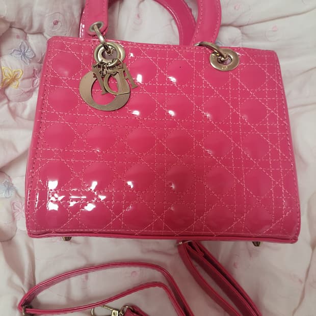 급처상태양호!디올 핑크 레이디백미듐페이던트까나쥬에나멜 가방 토트백크로스백