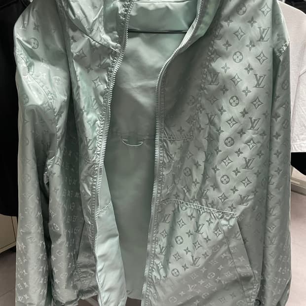 루이비통 모노그램 리버서블 바람막이 54