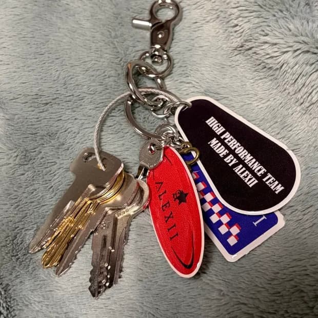 알렉시 투머치 키링