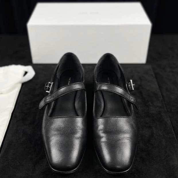 더 로우 아비 플랫슈즈 235