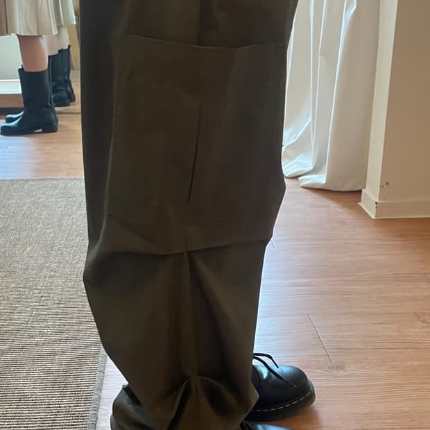 에토스 사이드 턱 조거 팬츠 카키