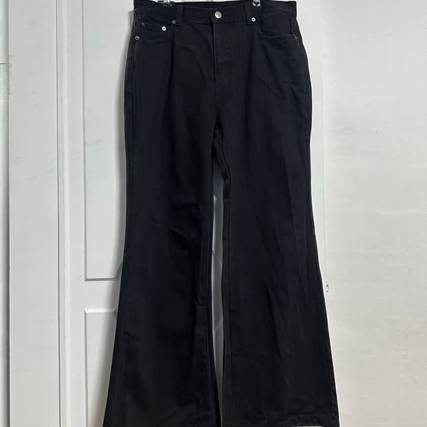 노이어 디스트로이드 플레어 데님 팬츠