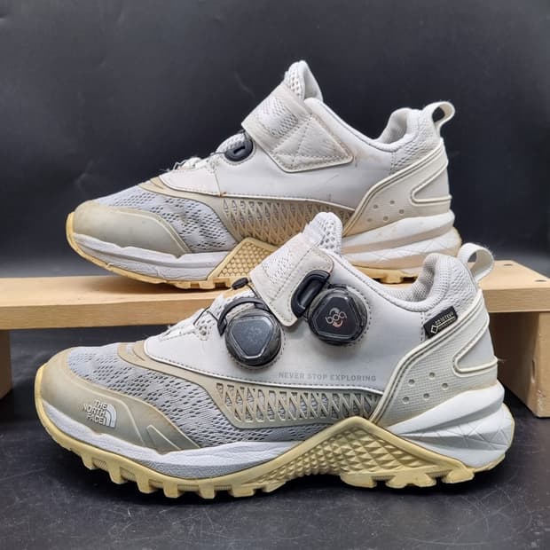 노스페이스 듀얼보아 트레킹화245 