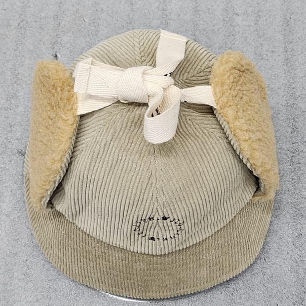 홀리데이 아우터웨어의 귀여운 코듀로이 귀달이