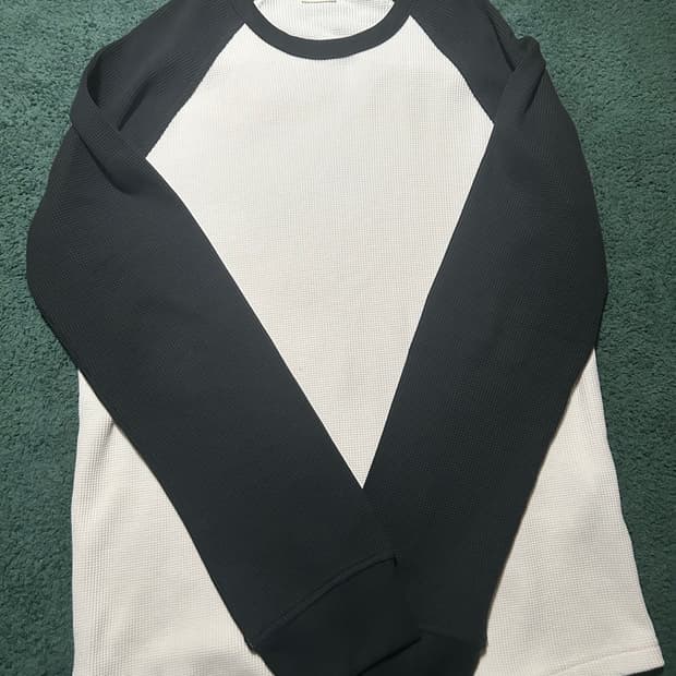 리바이스 써멀 롱슬리브 새상품급(3회착용) s 사이즈