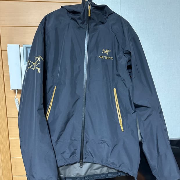 아크테릭스 X 빔즈 제타 SL Jaket Black Gold