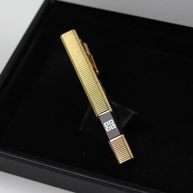 지방시 A등급 5cm 남자 명품 넥타이핀 1% 할인