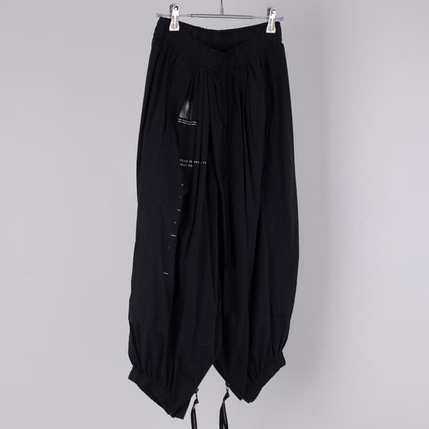NILOS by Julius TUCKED SHORT PANTS