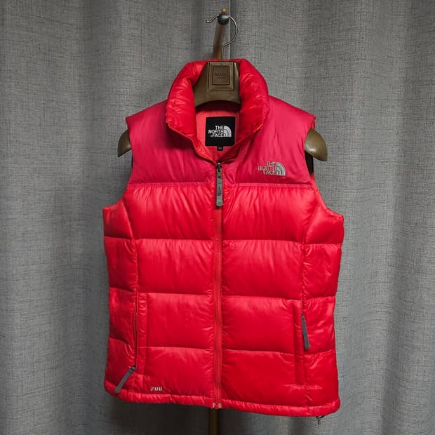 L ) 노스페이스 여성  700 눕시 패딩 베스트 레드