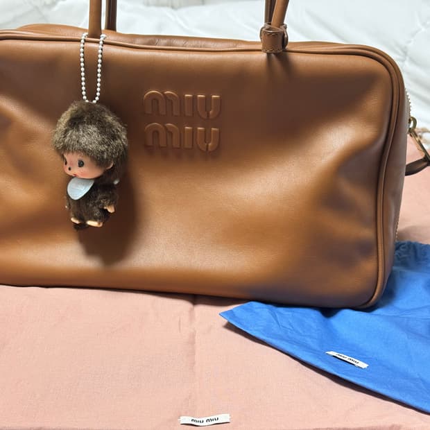 미우미우 5BB117 가죽 보 백 라지