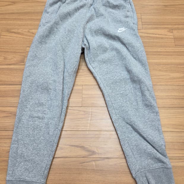회색 나이키 트레이닝 바지 L사이즈입니다. 면 80% 재질이라 부드럽고 