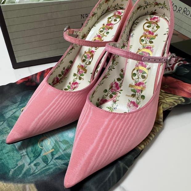 Gucci 핑크 힐 슈즈 eu35.5 