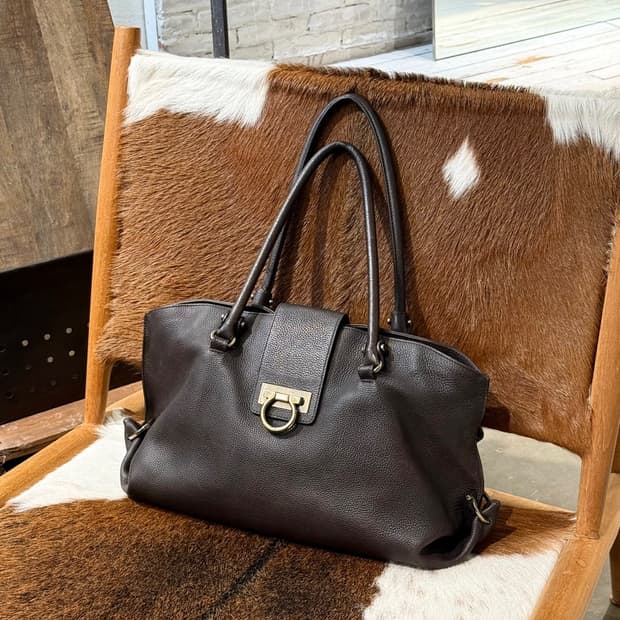 페라가모 브라운 간치니 레더 토트백