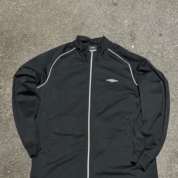 엄브로 검정 져지