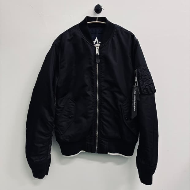 알파 인더스트리 & 라이플 MA-1 항공 점퍼