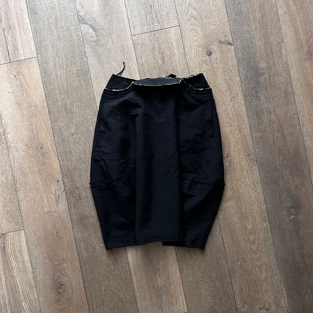 Cuttingline Distressed Volume Skirt