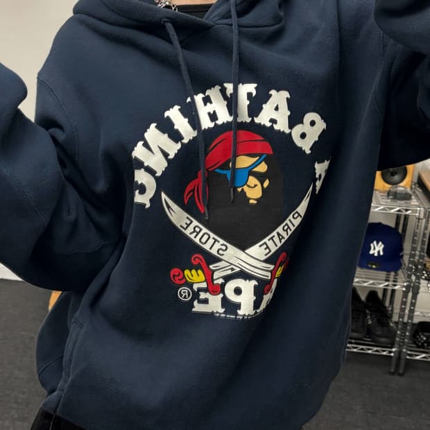 베이프 PIRATES 해적 컬리지 로고 네이비 후드티