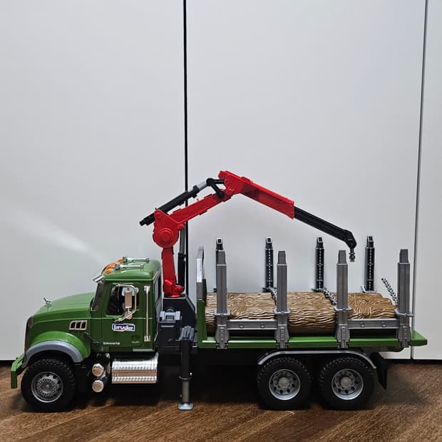 브루더 MACK 임업 트럭