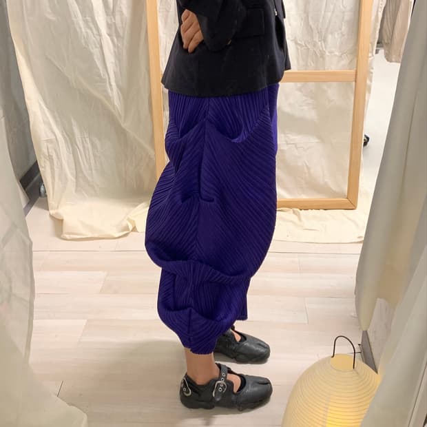 violet sculptural pleated skirt