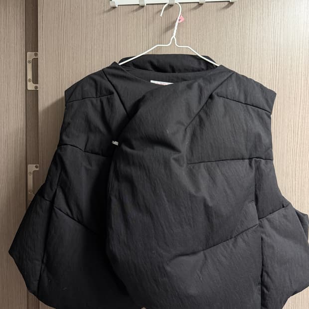 어탬트 조끼패딩