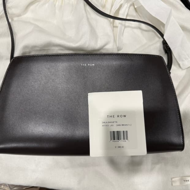 더로우 달리아 바게트 백 다크브라운 The row
