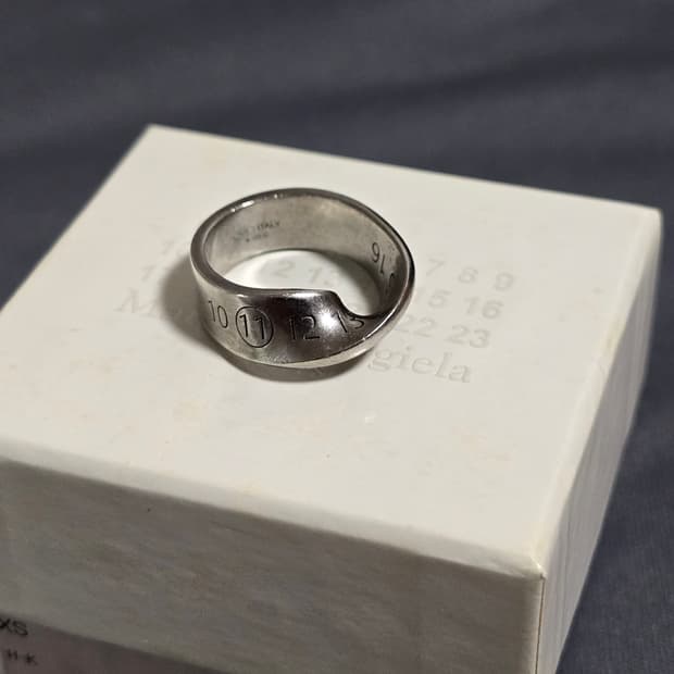 메종 마르지엘라 트위스티드 넘버링 반지