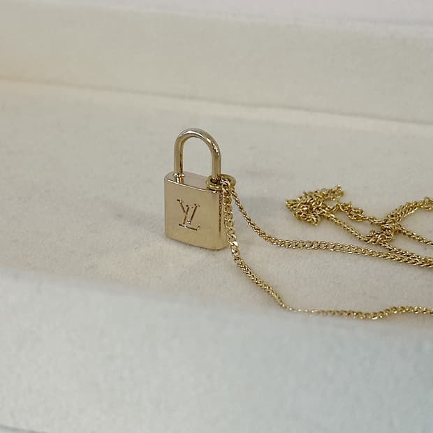 루이비통 패드락 골드 목걸이
