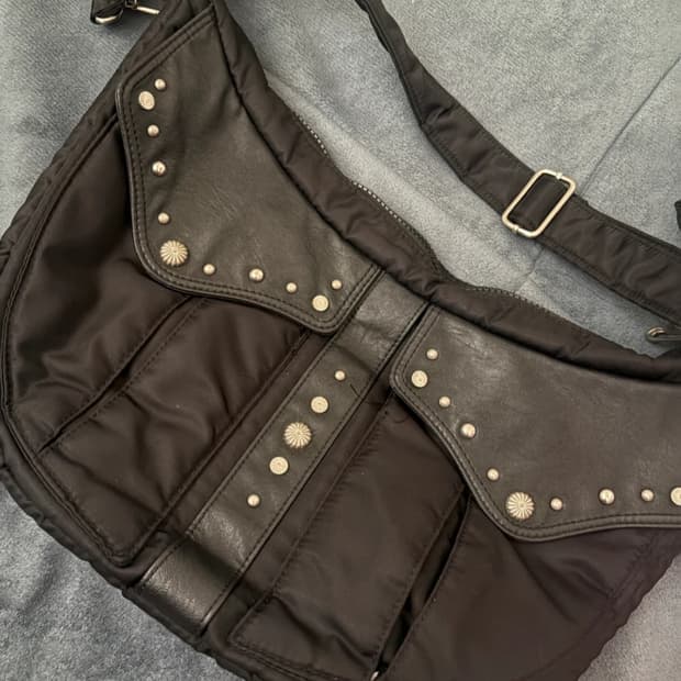 이우가마카라스 X 송필드 크로스백