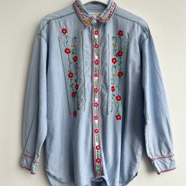 JOHN MALLORY 데님 자수 셔츠 블라우스