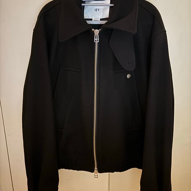 이에이 탭 울자켓 블랙