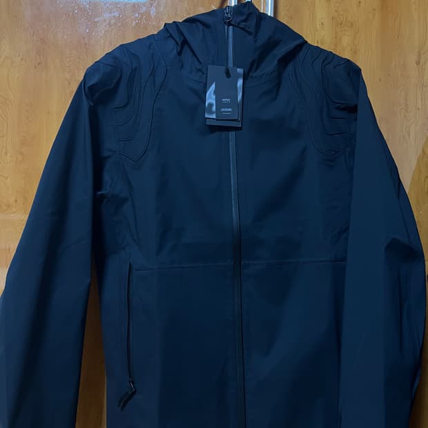 2사이즈 산산기어 ALEA SHELL 바람막이 판매