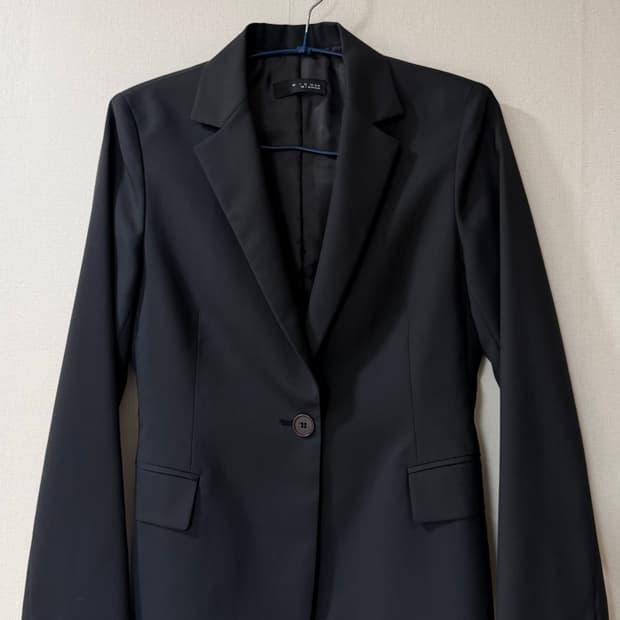 미샤 블랙 슬림핏 블레이저 55 심플한 기본템으로 활용도 좋아요